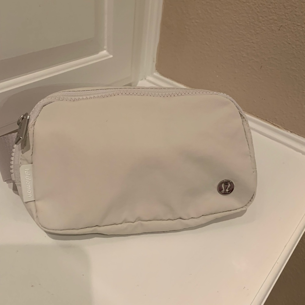 Lululemon Everywhere Belt Bag in White Opal
